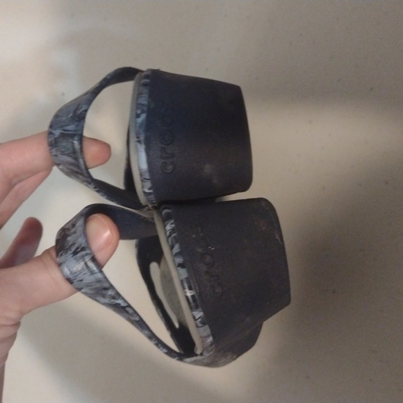 CROCS Women's "MABYN" Stripe Floral Mini Wedge Slingback Sandals size 6 peeptoe - Picture 2 of 9